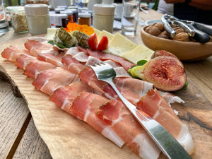 Speck / Pancetta di produzione propria della fattoria