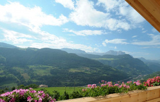 Ausblick vom Balkon zum Schlern und die Seiser Alm