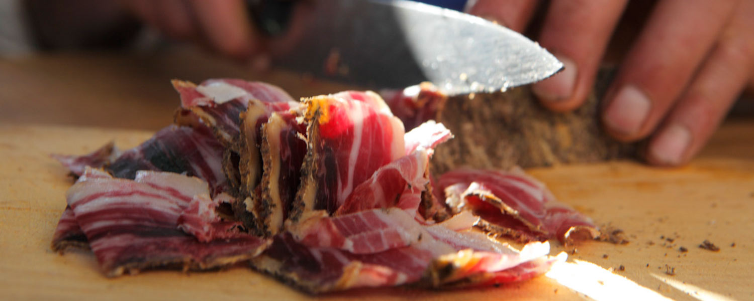 Fresco dalla nostra cantina – lo Speck è sicuramente la specialità più famosa dell’Alto Adige