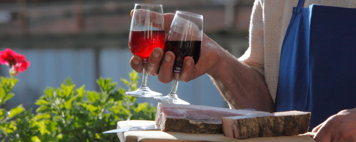 Sepck und Wein aus dem Keller vom Winkler Hof